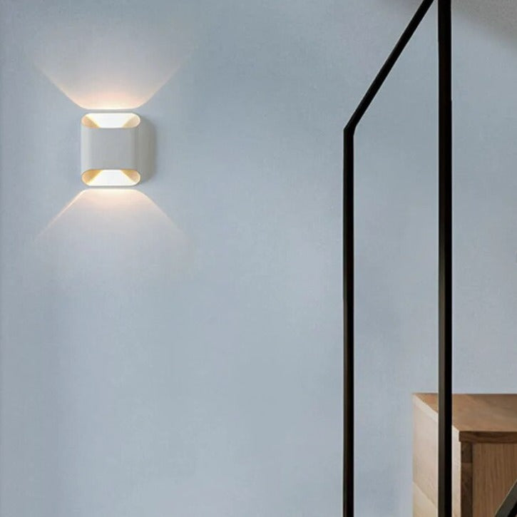 Sleek Aluminum Outdoor Wall Light